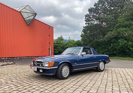 Mercedes-Benz SL 300 R107 Blauer Schwede
