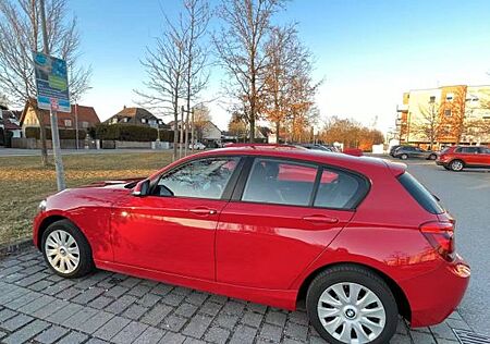 BMW 118D in Rot
