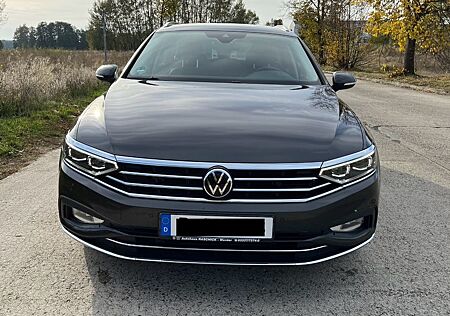 VW Passat Variant Volkswagen 2.0 TDI SCR DSG Elegance AHK LED