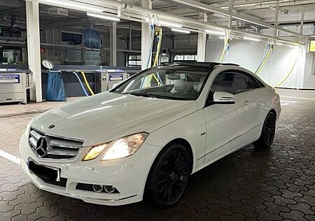 Mercedes-Benz E 250 gebraucht kaufen Mercedes-Benz E 250 Coupé CDI / Panorama Dach