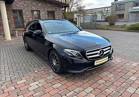 Mercedes-Benz E 220 T-Modell d Avantgarde+Led+Navi+Ahk+