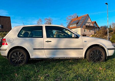 VW Golf Volkswagen 1.9TDI - TÜV NEU!
