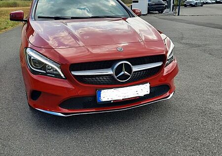 Mercedes-Benz CLA 180 Shooting Brake -