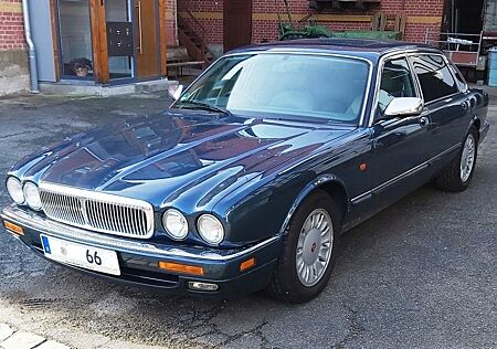 Jaguar XJ12 X300 / Daimler Double Six LWB RHD