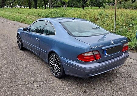 Mercedes-Benz CLK 220