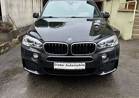 BMW X5 xDrive30d M-Paket Leder/Navi/8-fach bereift