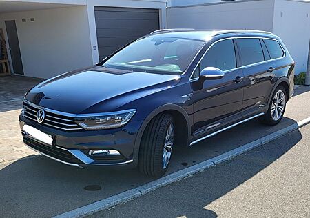 VW Passat Alltrack Volkswagen 2.0 TDI 176kW / DSG / DCC / AHK