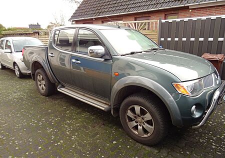 Mitsubishi L200 Intense Doppelkabine 4WD*Klima*AHK*Trittbre