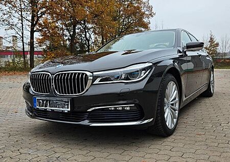 BMW 730d xDrive HeadUp/Massage/AHK/ACC/360°/Laser