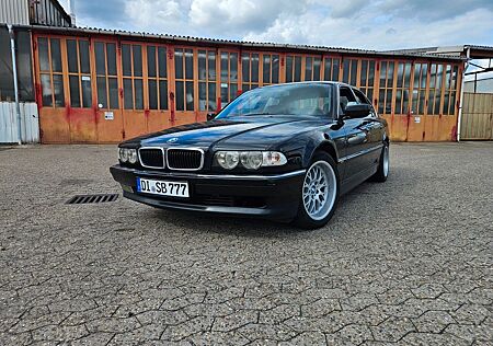 BMW 728i A -