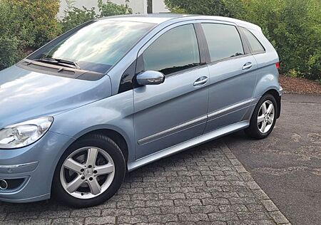 Mercedes-Benz B 200 -