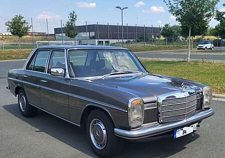 Mercedes-Benz 240 W115 Strich 8. / D Servo ZV mit FB