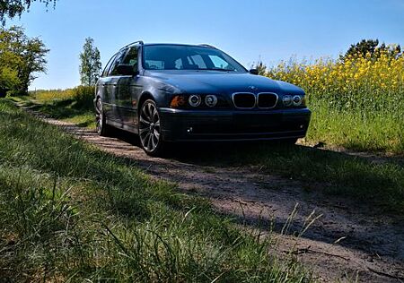 BMW 525i touring -