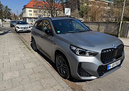 BMW iX1 xDrive30 - Frozen Grey - Top Austattung