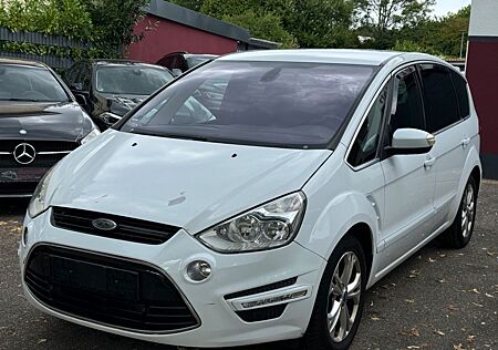 Ford S-Max Titanium
