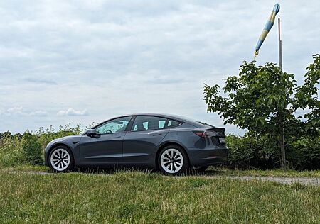 Tesla Model 3 RWD - SR+/ Ryzen / Wärmepumpe/ Subwoofer