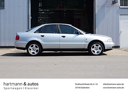 Audi A4 1.6 - B5 - MEGA SCHECKHEFT - 3. Hand