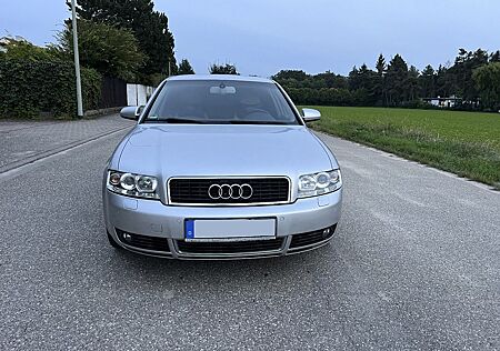 Audi A4 2.5 TDI V6 Quattro / Xenon,Dämmglas,SH,Bose