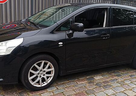 Toyota Verso AUTOMATIK 7Sitze 1.Hand NAVI RFK PANORAMA
