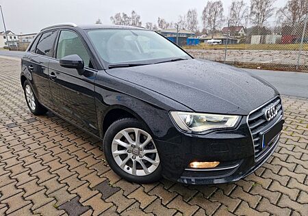 Audi A3 1.4 TFSI Xenon Navi Led SHZ PDC Neu Service