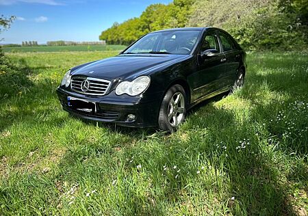 Mercedes-Benz 220