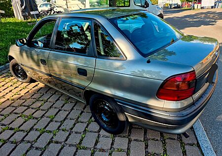 Opel Astra 1.6L ORGINALE KILOMETER 1HD TÜV JUNI 2027