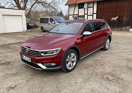 VW Passat Alltrack Volkswagen 239 BiTDI fast Vollausstattung