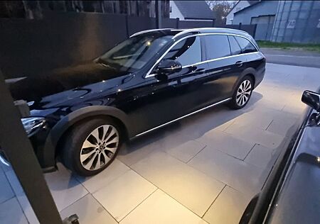 Mercedes-Benz E 220 d 4MATIC T All-Terrain Autom. All-Terrain