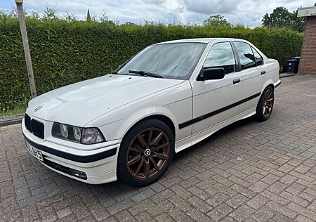 BMW 320i E36