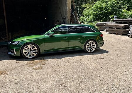 Audi RS4 2.9 Saga/Massage/20 Zoll/AHK/Scheckheft
