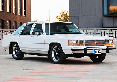 Ford Crown LTD Victoria