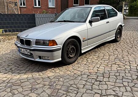 BMW 316i Compact -