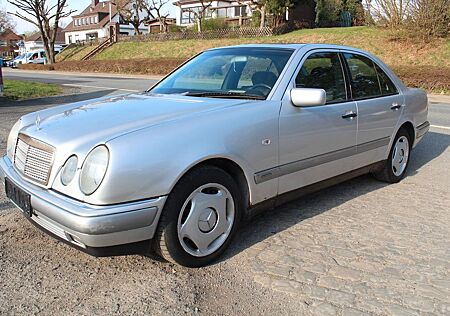 Mercedes-Benz E 240