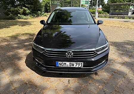 VW Passat Variant Volkswagen 2.0 TDI DSG Comfortline Varia...