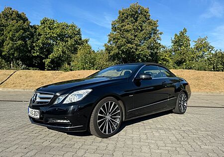 Mercedes-Benz E 250 Cabriolet BlueEFF. ELEGANCE ELEGANCE