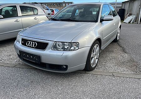 Audi S3 1.8T quattro -