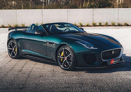 Jaguar F-Type Project 7 / 1 OF 250 / Carbon / Helmets