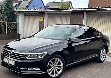 VW Passat Volkswagen Lim. Highline R-line BMT DSG PANO 360° 18
