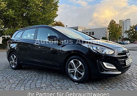 Hyundai i30 gebraucht kaufen Hyundai i30 cw blue Style Automatik Euro6 Camera LED