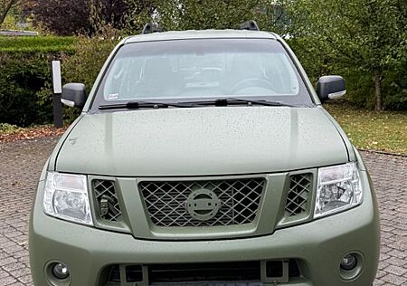 Nissan Pathfinder gebraucht kaufen Nissan Pathfinder 2.5 dCi XE STIER BUNDESWEHR