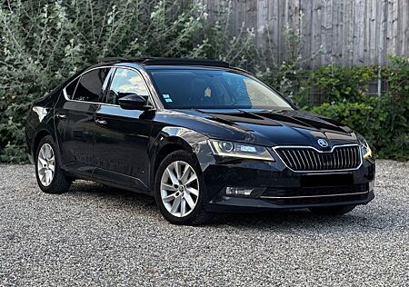 Skoda Superb 2.0 TDI DSG Style PANO*CAMERA*SHZ