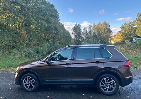 VW Tiguan Volkswagen Sound 2.0 TDi, 4Motion,DSG,AHK ,Navi