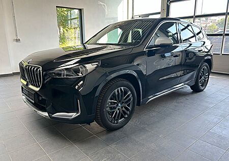 BMW iX1 30 xDrive xLine DrivAssProf_Headup_360 Grad