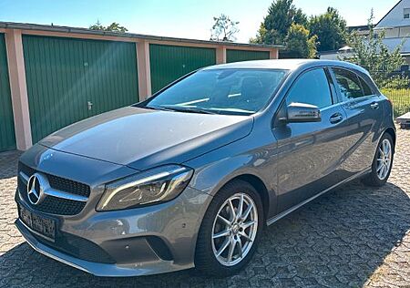 Mercedes-Benz A 180 A180d Aut. Grau 17 Zoll LED Allwetter