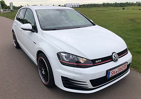 VW Golf Volkswagen VII Lim. GTI*NAVI*ACC*DYNAUDIO*STANDHEIZUNG