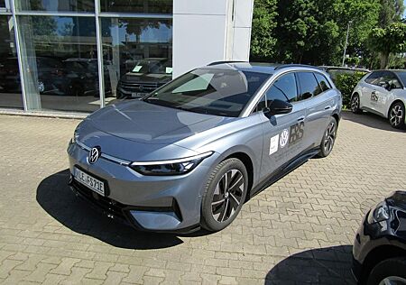 VW ID.7 Volkswagen Tourer Pro 82 kWh LED AHK NAVI DLA APP-CON
