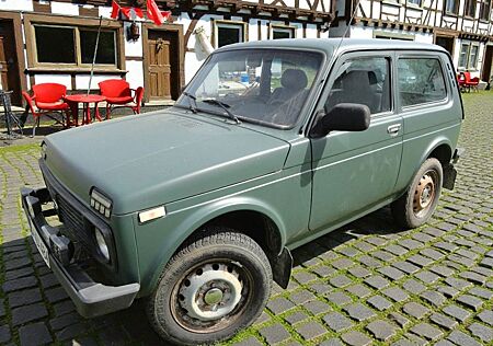 Lada Niva 4x4 2015 | Grün | 45.000 km | Gasanlage | P