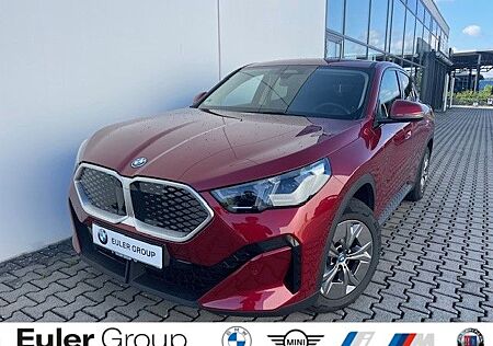 BMW iX2 xDrive 30 AHK SHZ Parkass