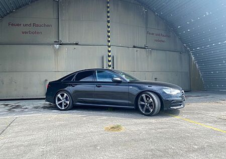 Audi A6 2.0 TFSI S-LINE + Optikpaket Schwarz / 6-Gang