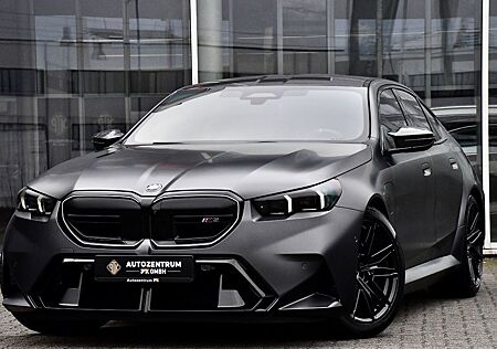 BMW M5 Lim Carbon Drivelogic Individual Merino B&W